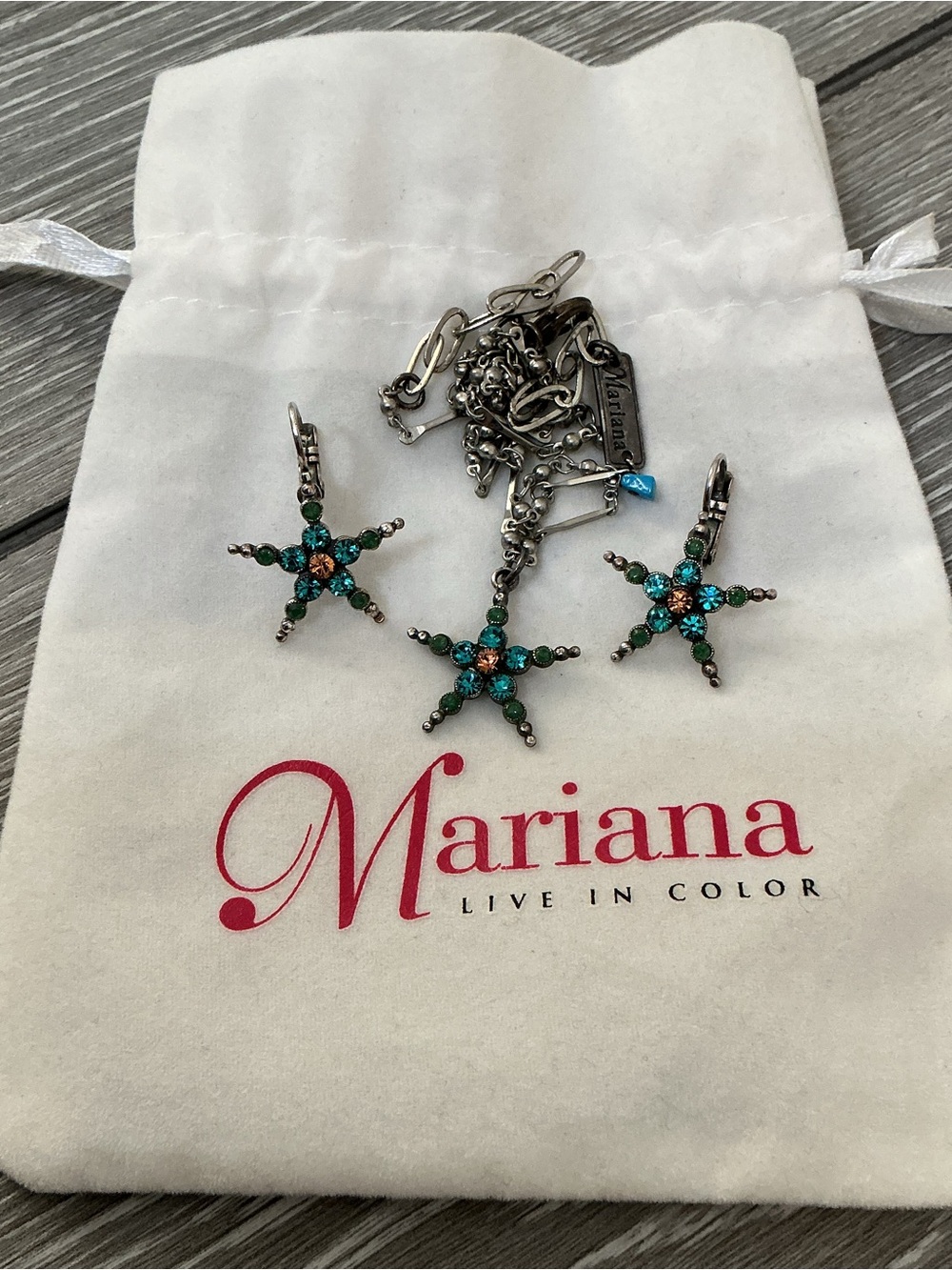 MARIANA Live In Color Star Flower Swarovski Necklace Earrings Set